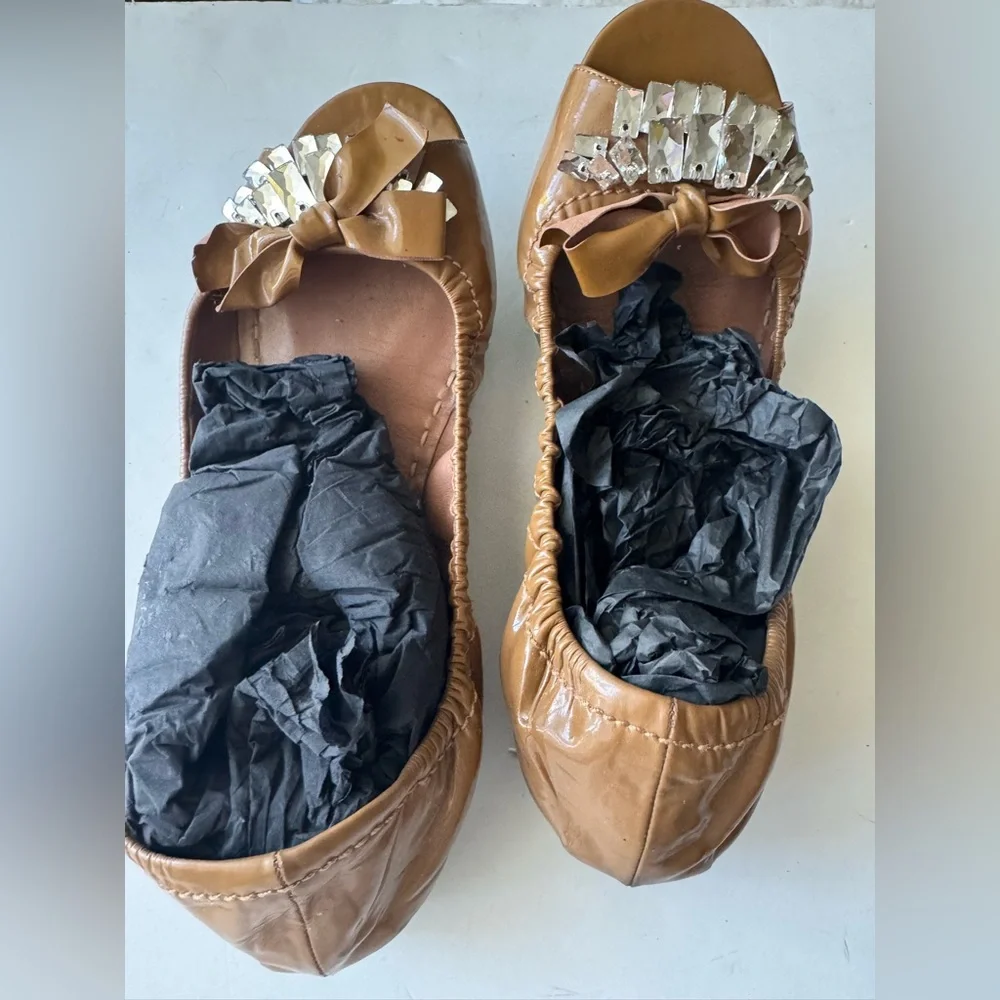 Miu Miu Tan flat with beautiful Detail